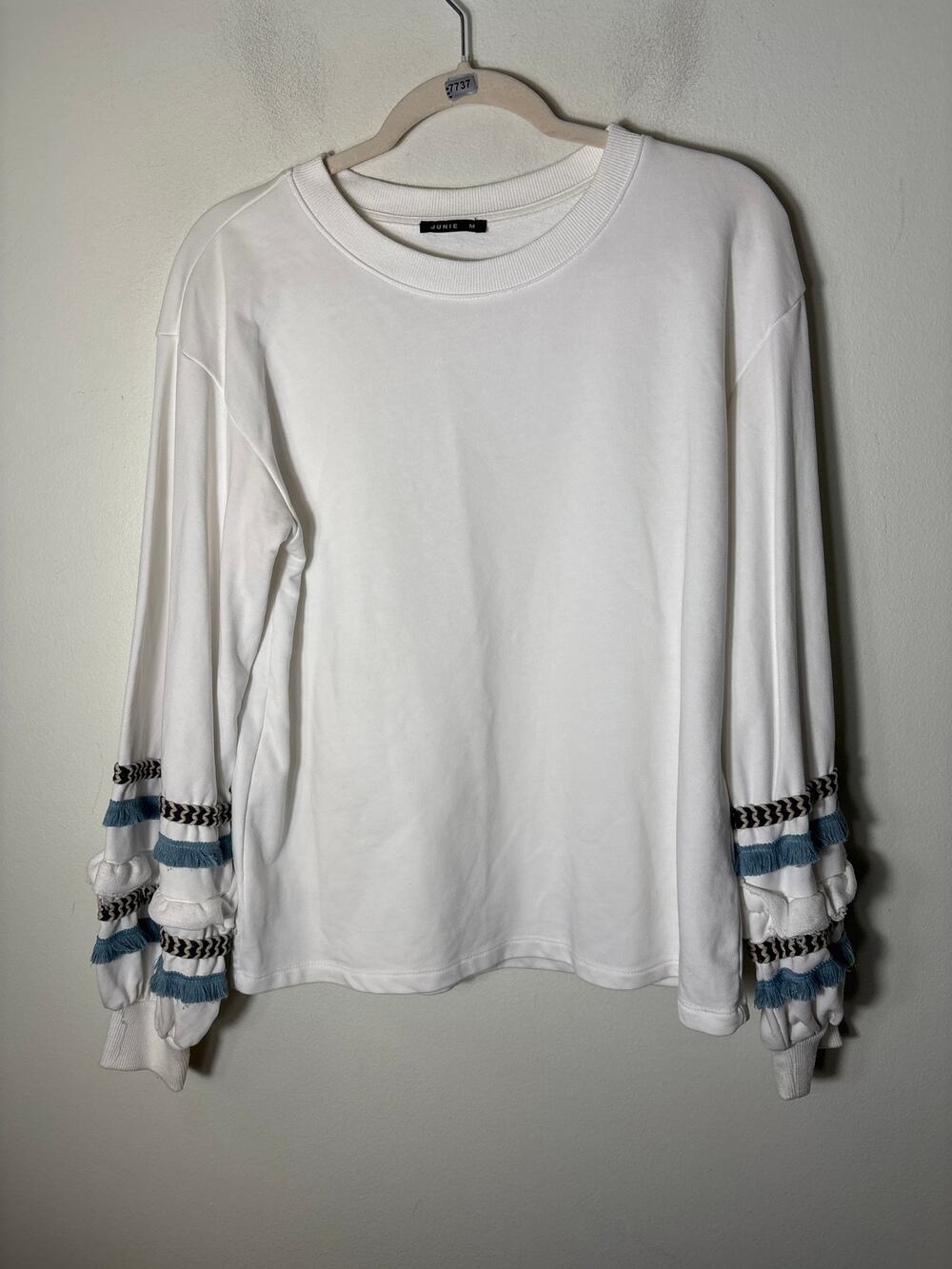 Junie White with Trimmed Long Sleeves Sweatshirt Sz M